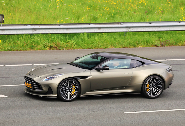 Aston Martin DB12