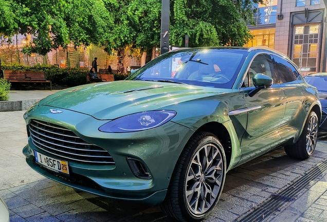 Aston Martin DBX
