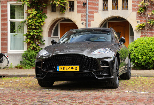 Aston Martin DBX S