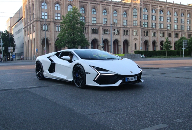 Lamborghini Revuelto