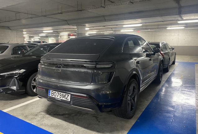 Porsche Macan EV Turbo