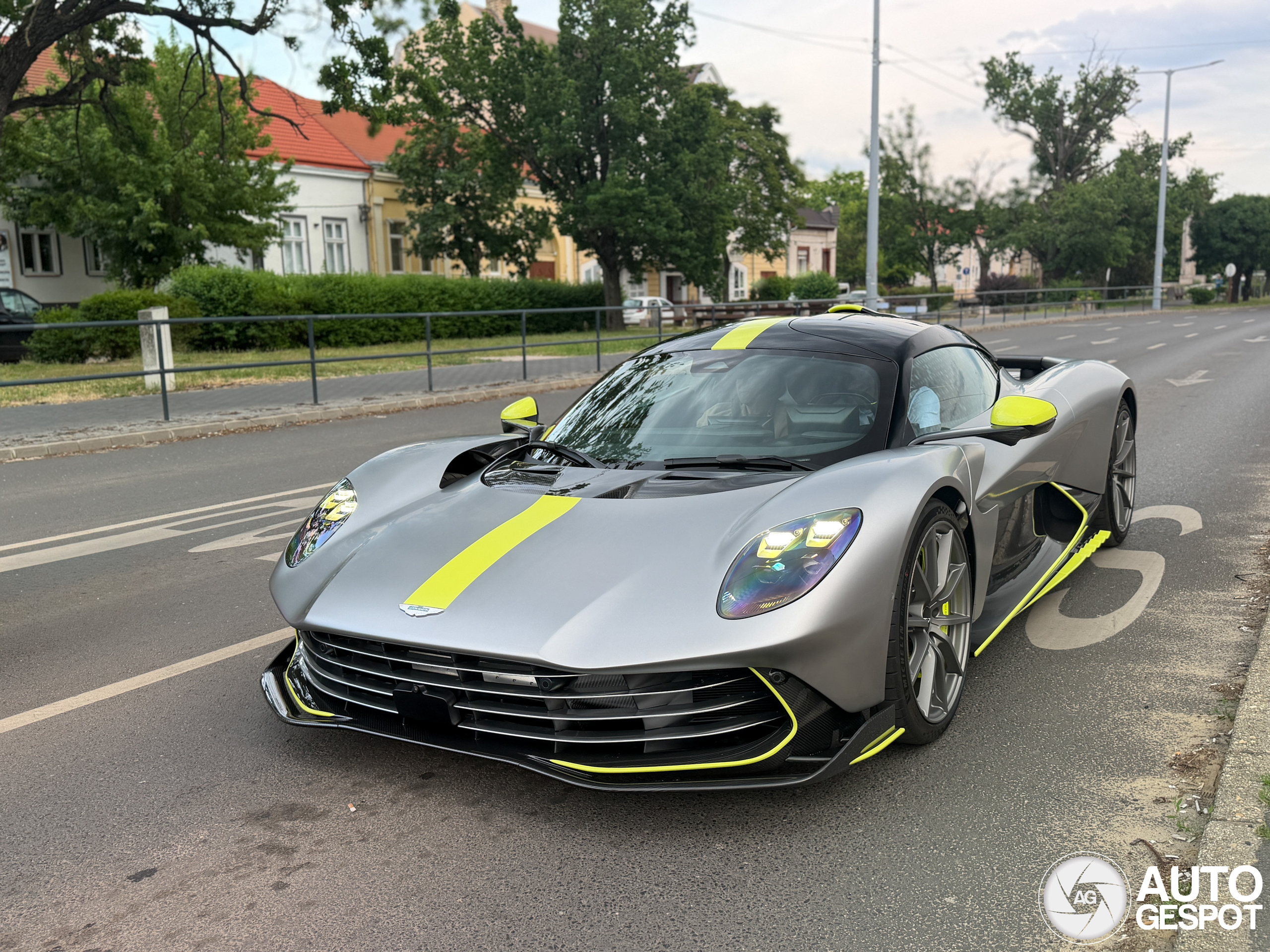 Aston Martin Valhalla