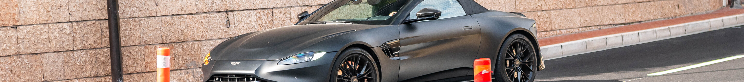 Aston Martin V8 Vantage Roadster 2020