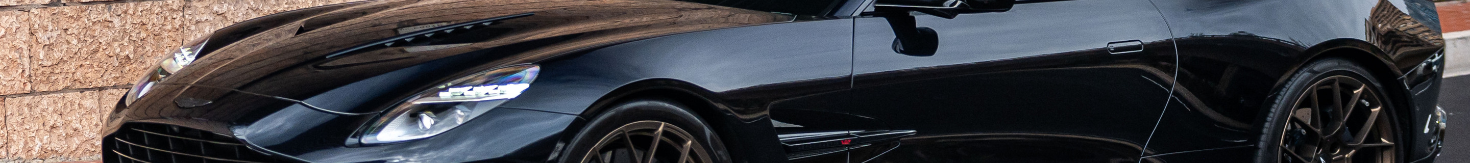 Aston Martin Vanquish 2025