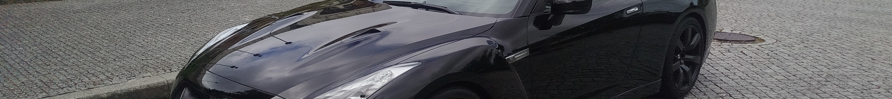 Nissan GT-R