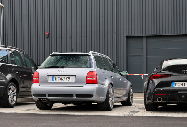 Audi RS4 Avant B5