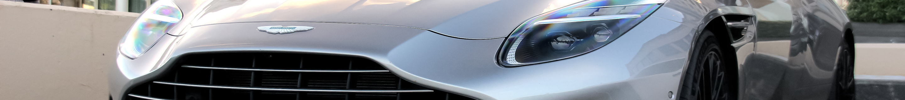 Aston Martin DB12