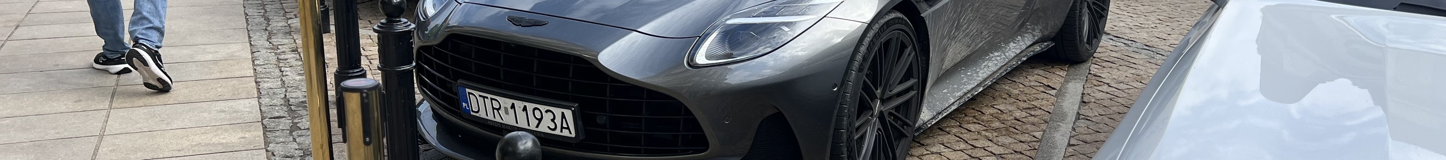 Aston Martin DB12