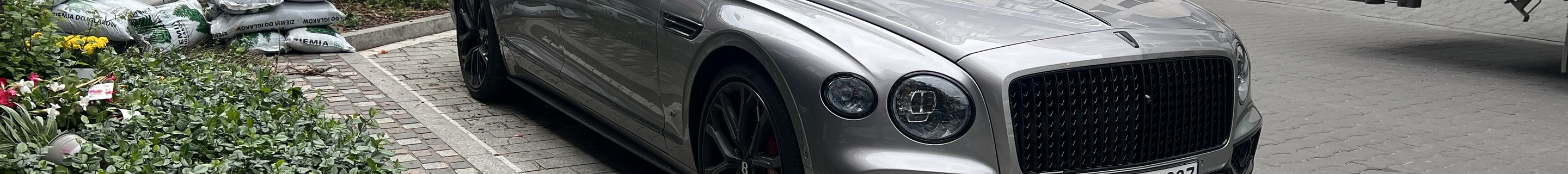 Bentley Flying Spur Hybrid S