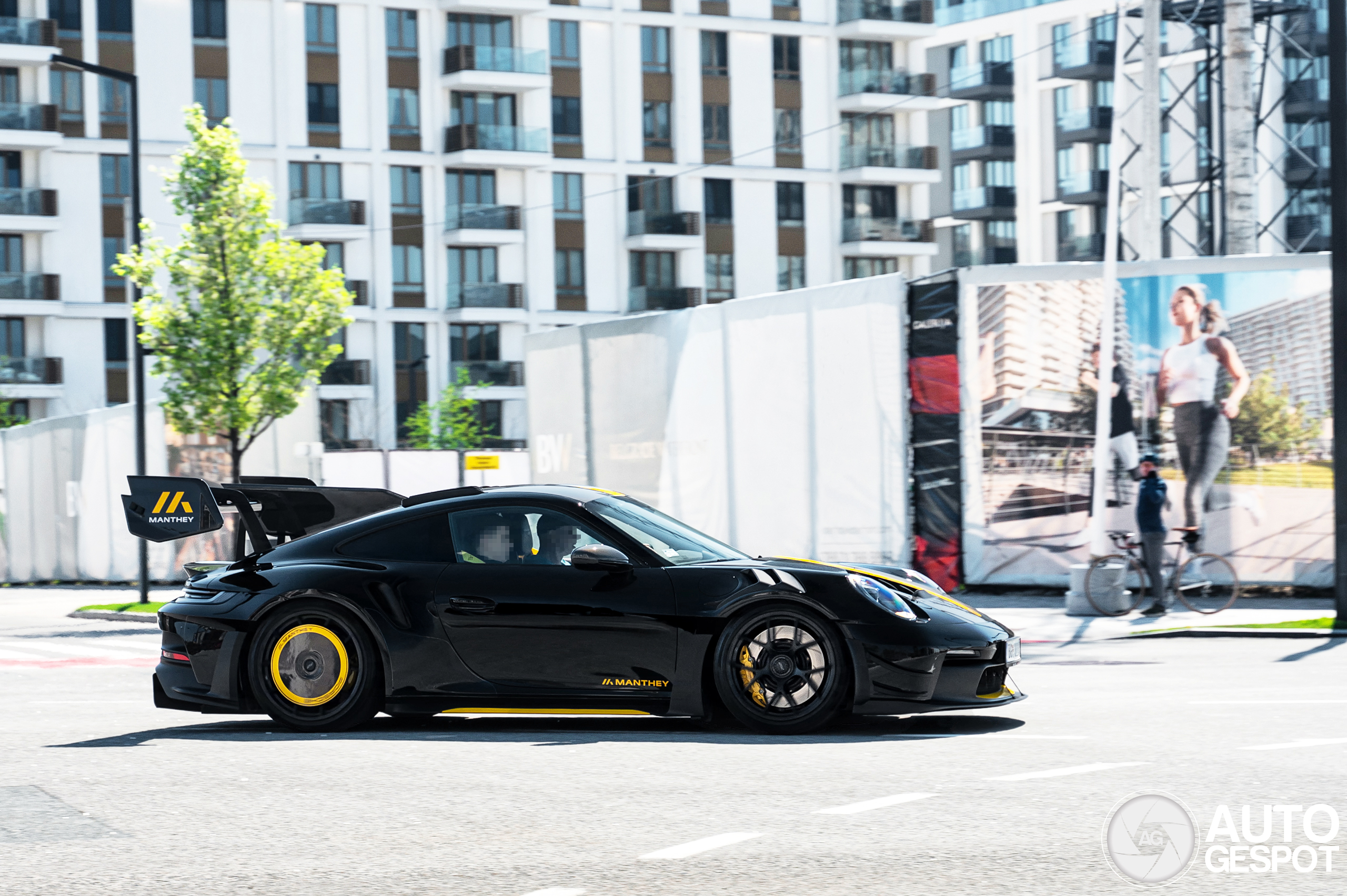 Porsche 992 GT3 RS MkI Weissach Package Manthey Racing