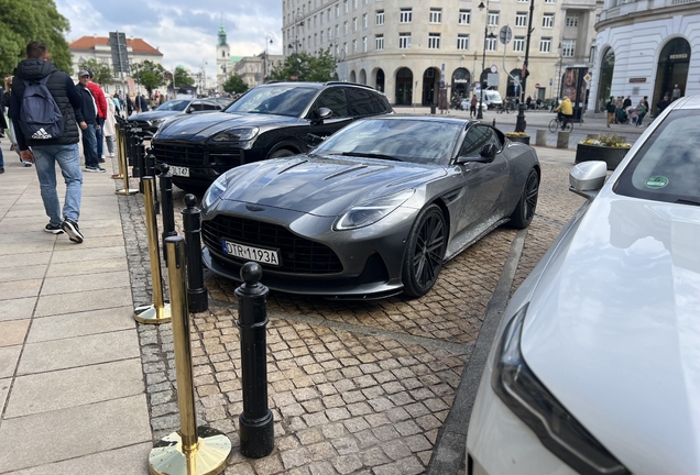 Aston Martin DB12