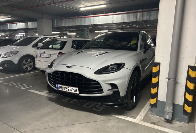Aston Martin DBX707