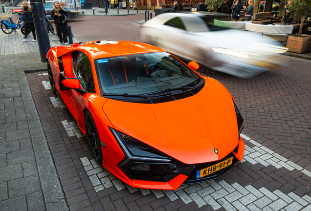 Lamborghini Revuelto