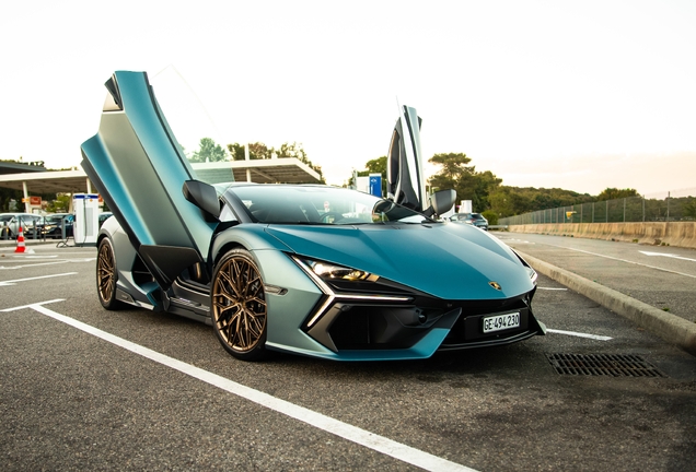 Lamborghini Revuelto