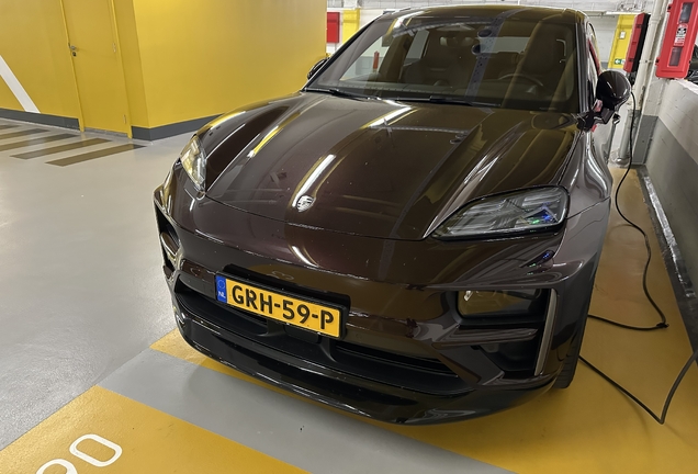 Porsche Macan EV Turbo