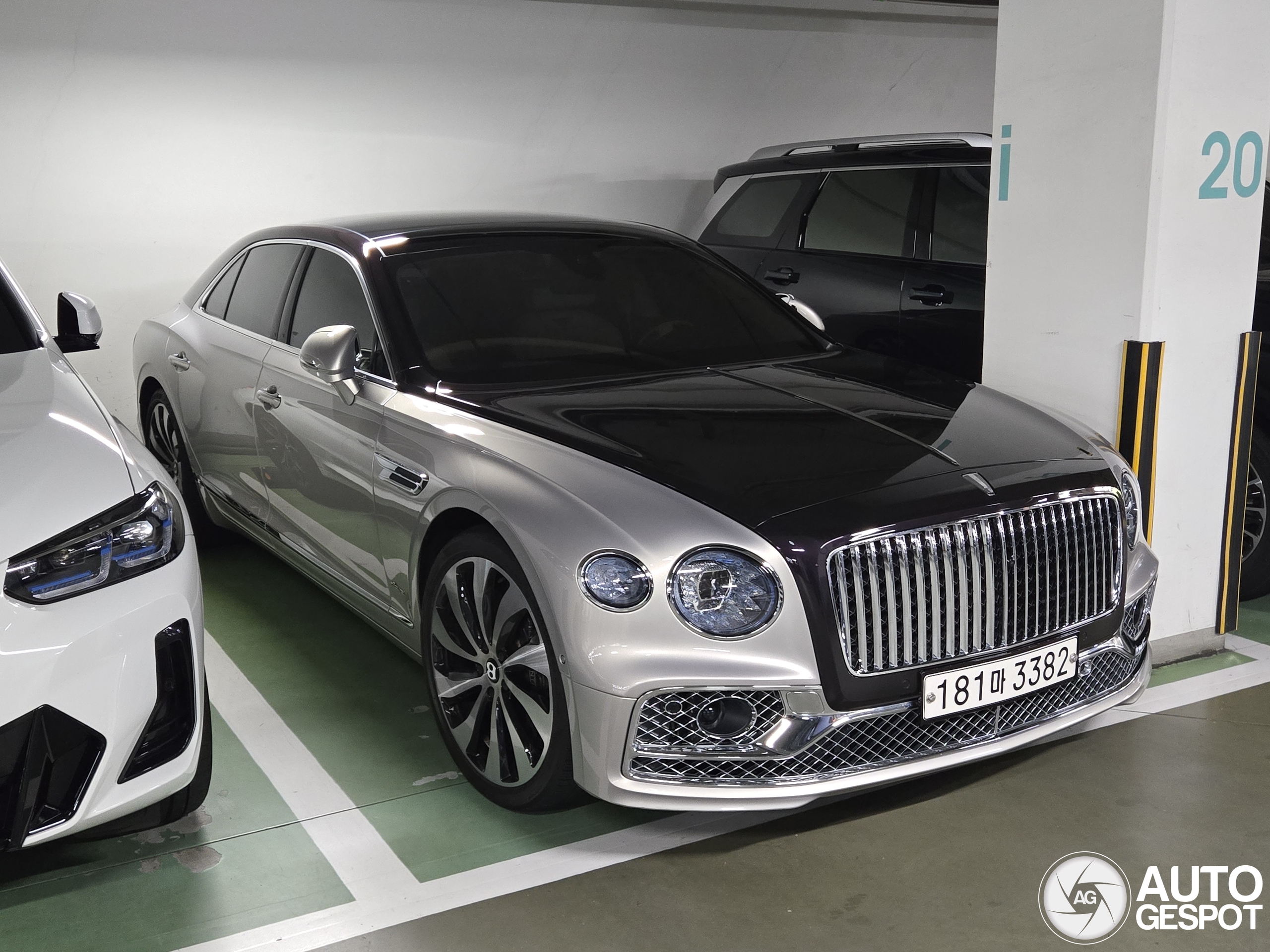 Bentley Flying Spur V8 Azure
