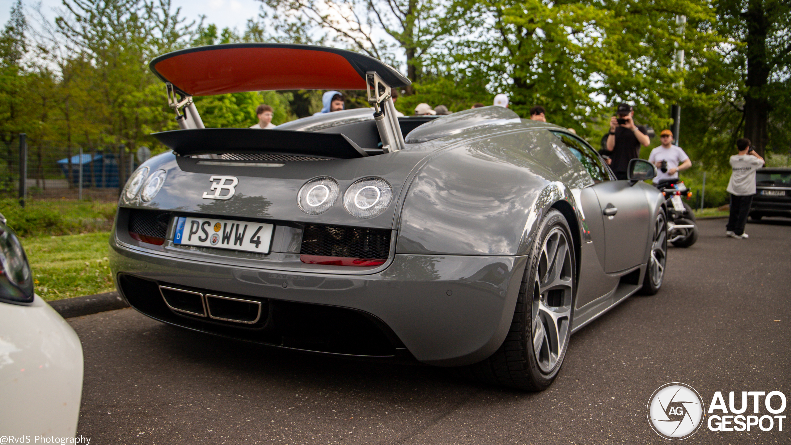 Bugatti Veyron krijgt hulp bij de N&uuml;rburgring
