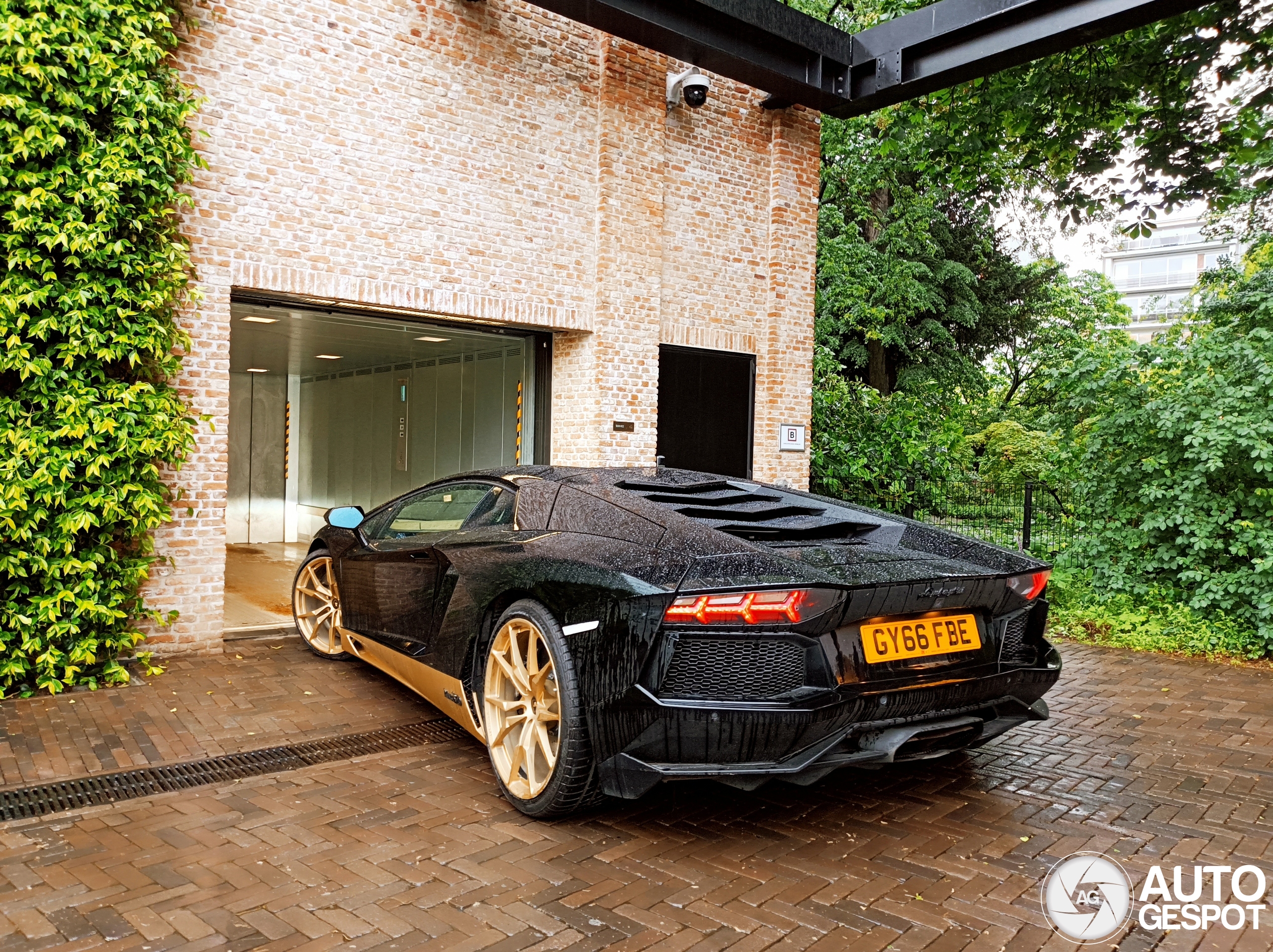 Lamborghini Aventador LP700-4 Miura Edition