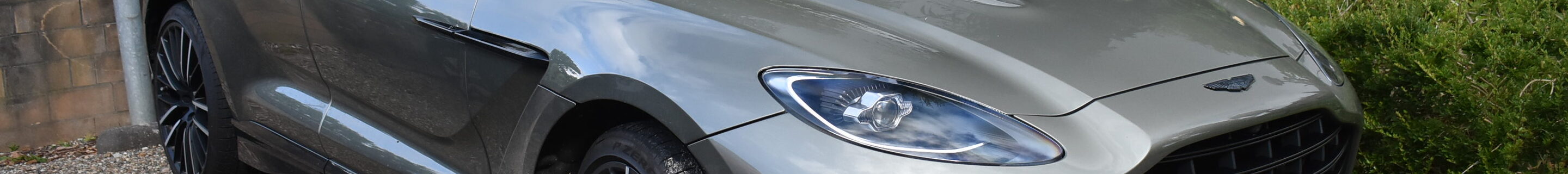 Aston Martin DBX707