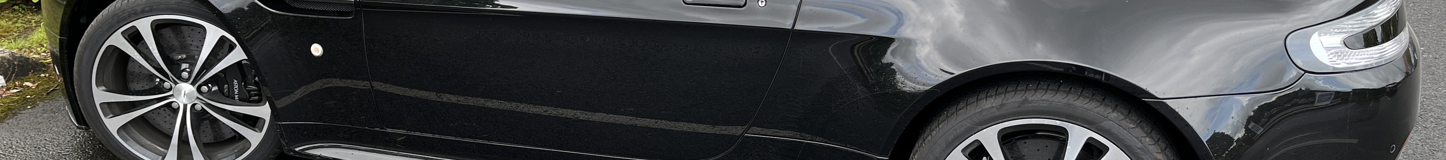 Aston Martin V12 Vantage