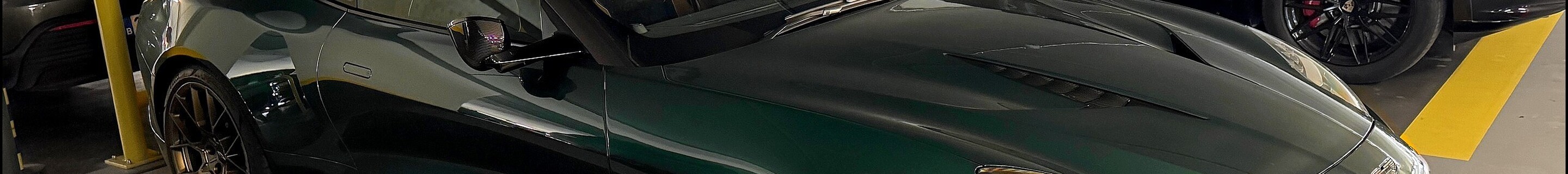 Aston Martin Vanquish Volante 2025