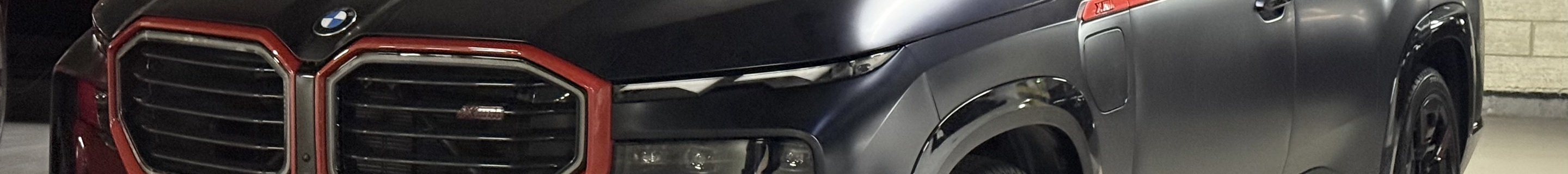 BMW XM G09 Label Red