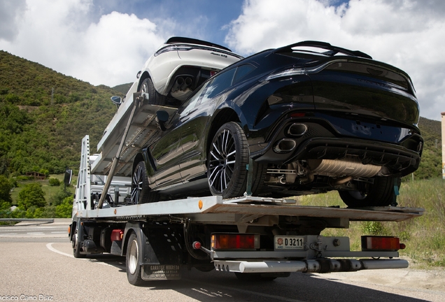 Aston Martin DBX S