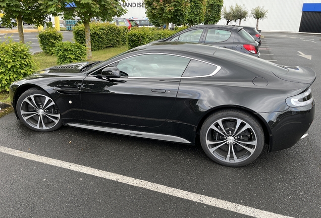 Aston Martin V12 Vantage