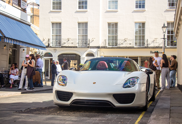 Porsche 918 Spyder Weissach Package
