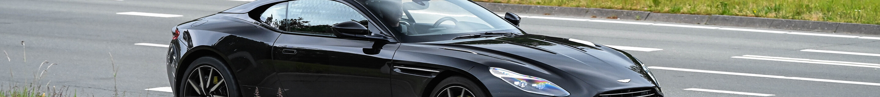 Aston Martin DB11