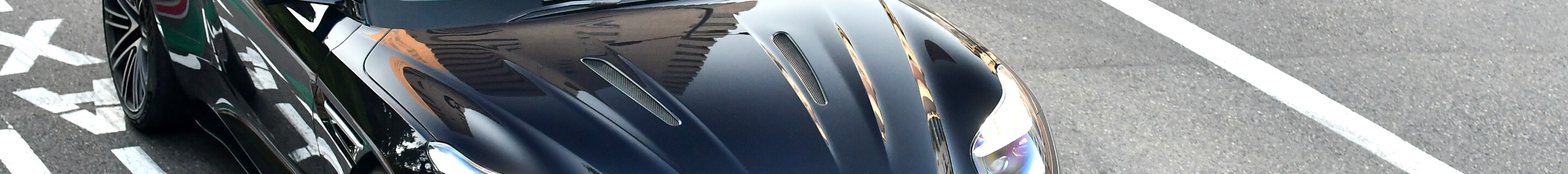 Aston Martin DB12