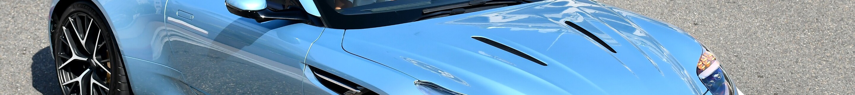 Aston Martin DB12 Volante