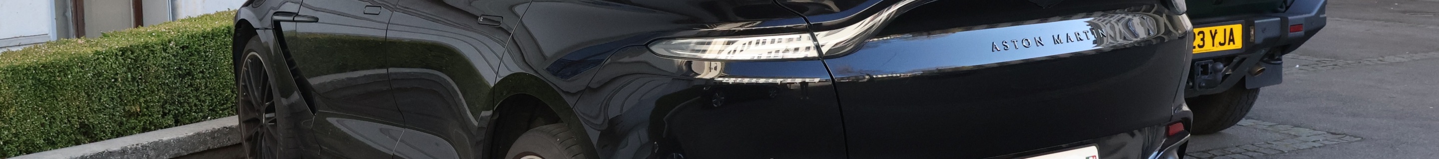 Aston Martin DBX