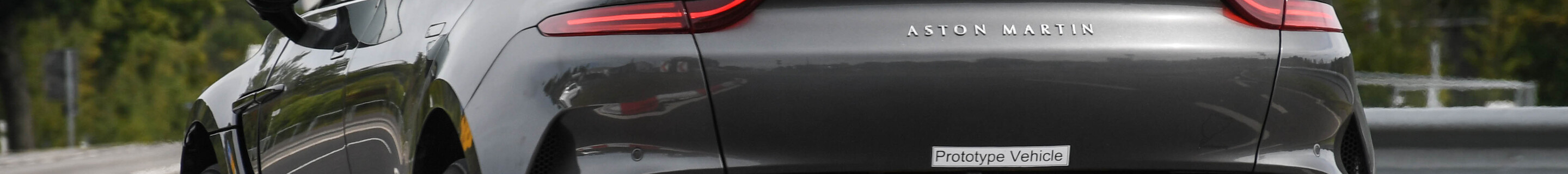 Aston Martin DBX S