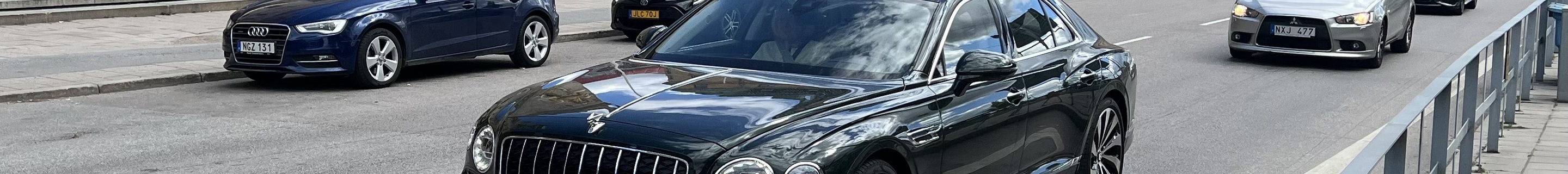 Bentley Flying Spur Azure 2025