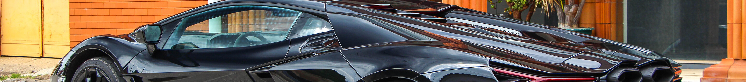 Lamborghini Revuelto