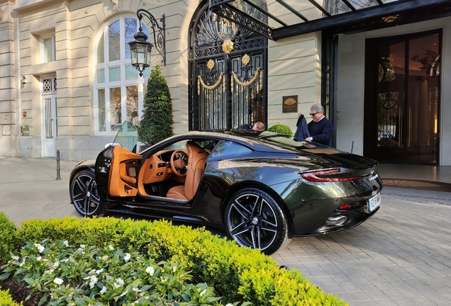 Aston Martin DB12