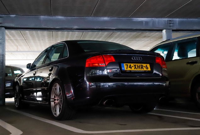 Audi RS4 Sedan