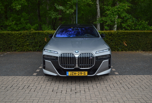 BMW M760e xDrive