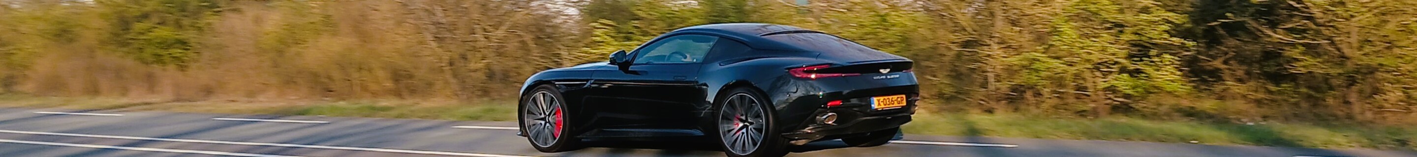 Aston Martin DB12