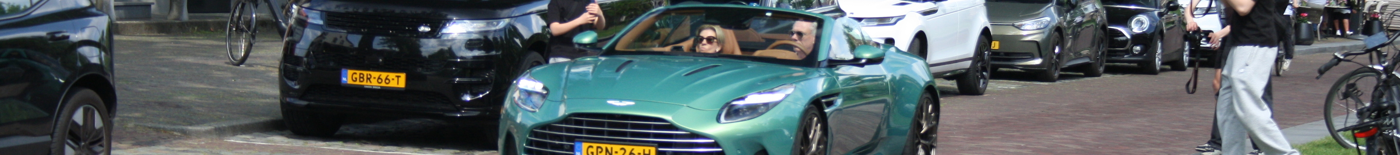Aston Martin DB12 Volante
