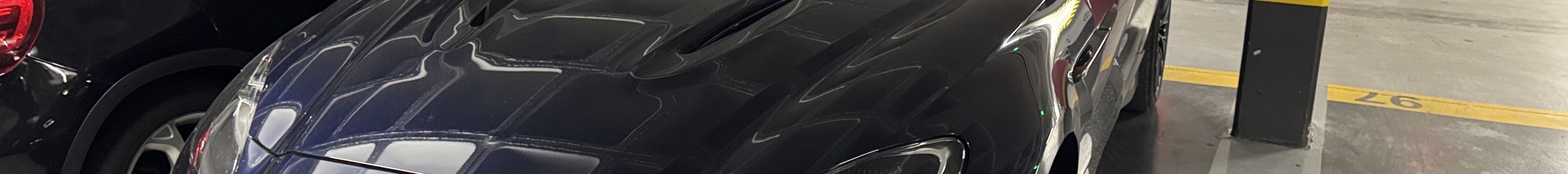 Aston Martin DBX707