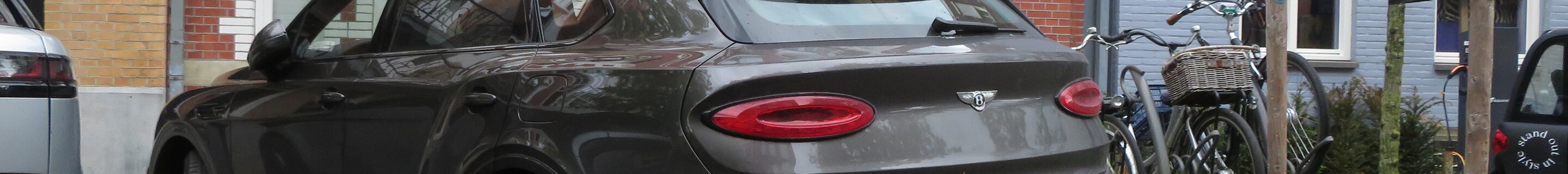 Bentley Bentayga Hybrid Azure