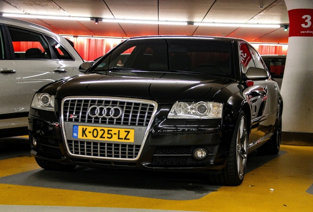 Audi S8 D3
