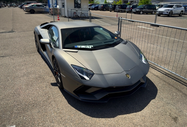 Lamborghini Aventador S LP740-4