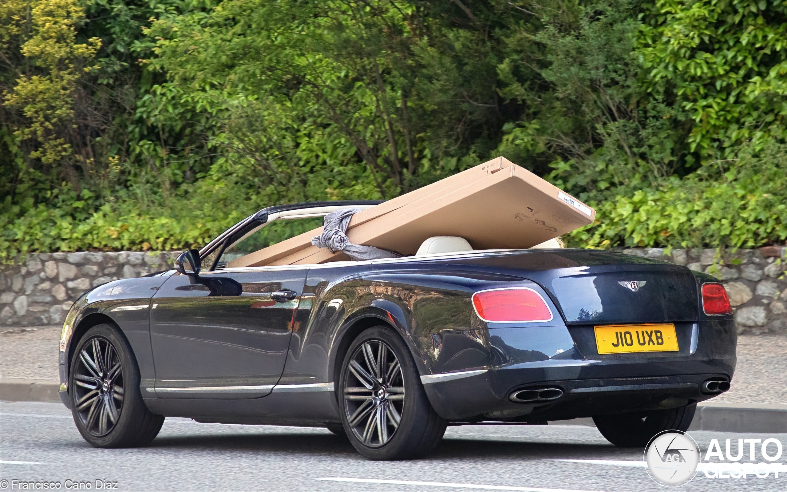 Mit dem Bentley zu IKEA
