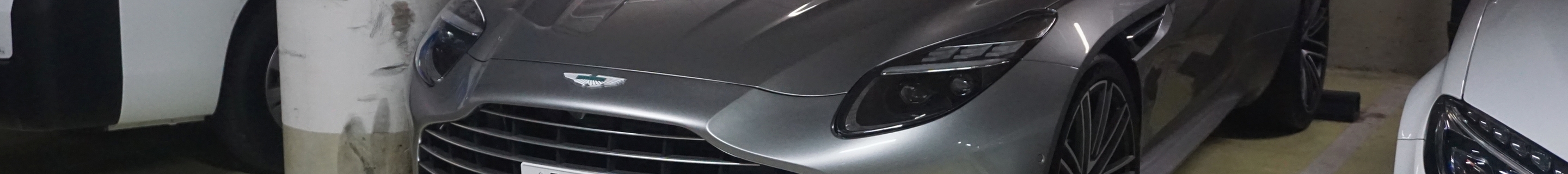 Aston Martin DB12 Volante