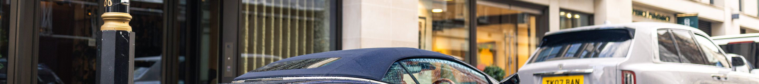Aston Martin DB12 Volante