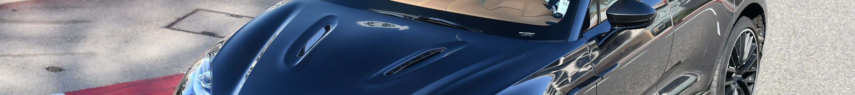 Aston Martin DBX707