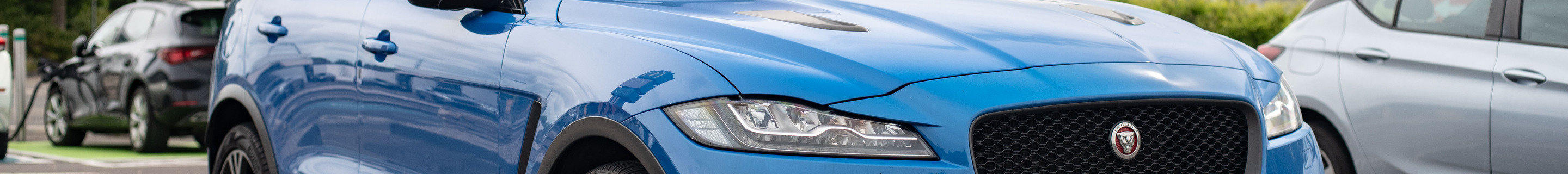 Jaguar F-PACE SVR